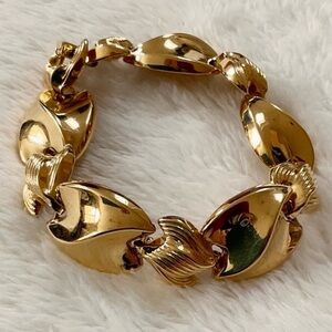 Vintage 70s Sculptural Gold-Tone Link Bracelet | Wavy Textured Statement